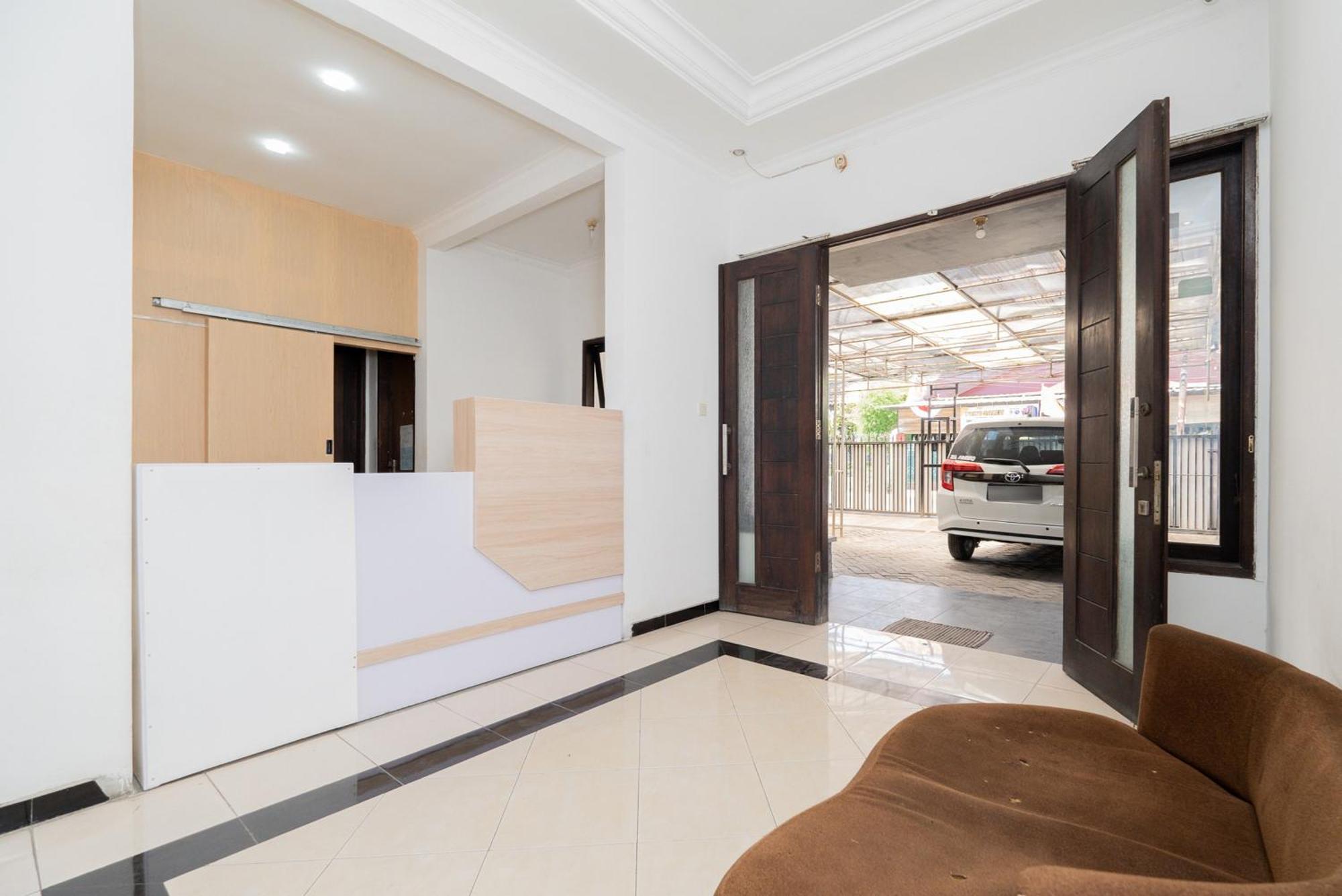 OYO Flagship 90524 Holistay Surabaya New Bagian luar foto