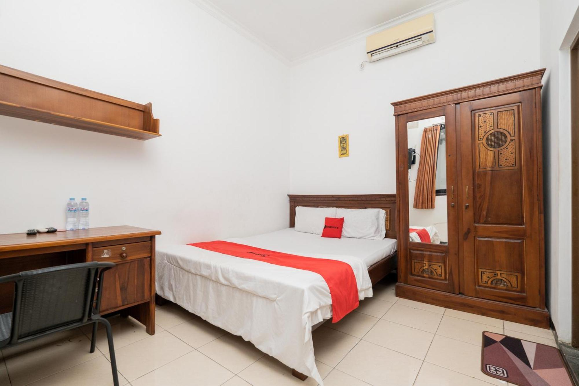OYO Flagship 90524 Holistay Surabaya New Bagian luar foto